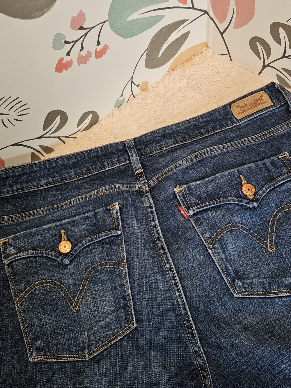 Levi's Women's 580 Bootcut Blue Jeans with Contrast Stitching - Size 22W